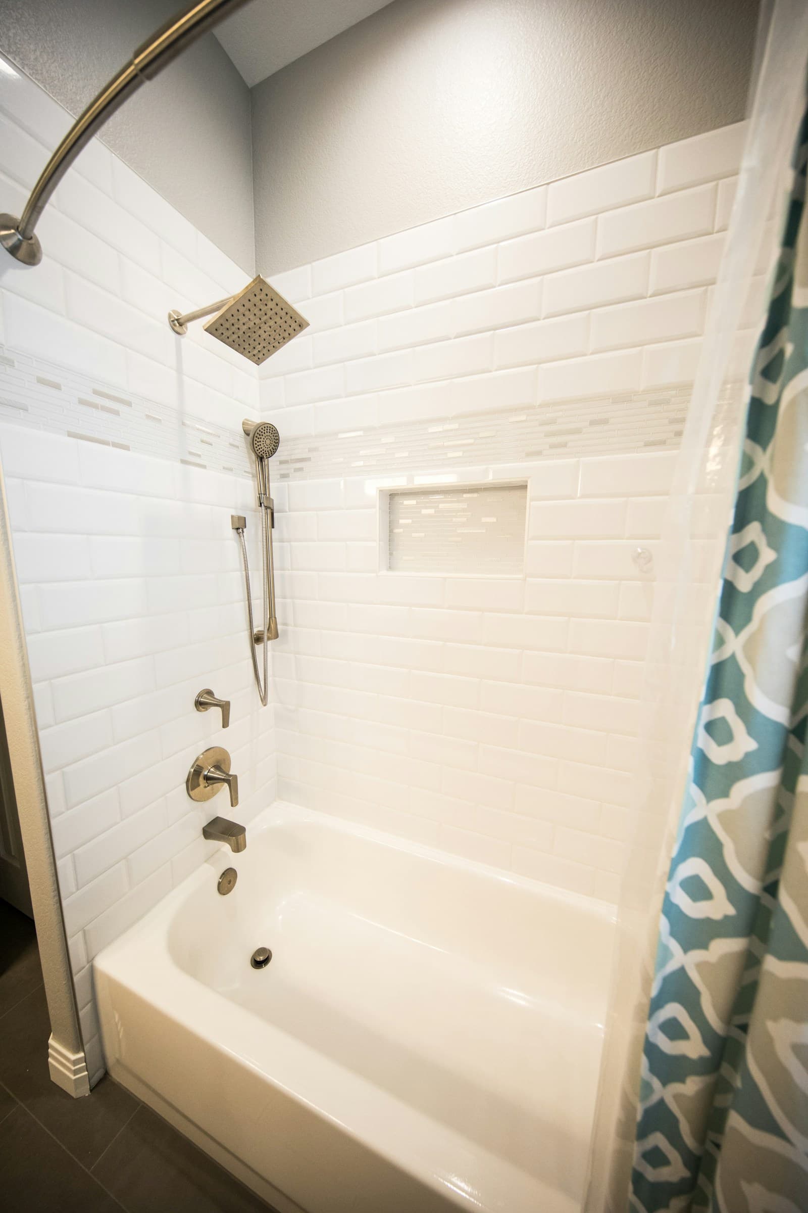 Organic modern bath before AI bathroom redesign